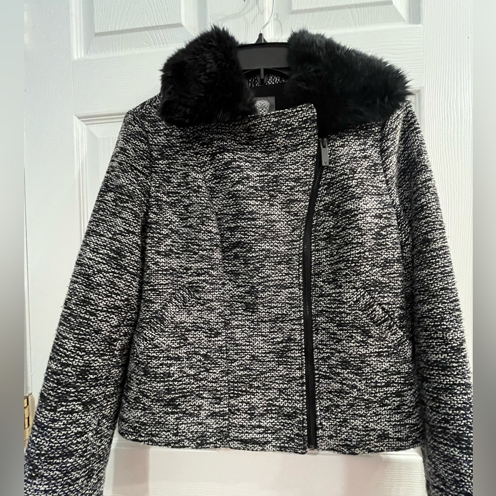 NWT Vince Camuto Women's Black and White Tweed Jacket with Faux Fur Collar